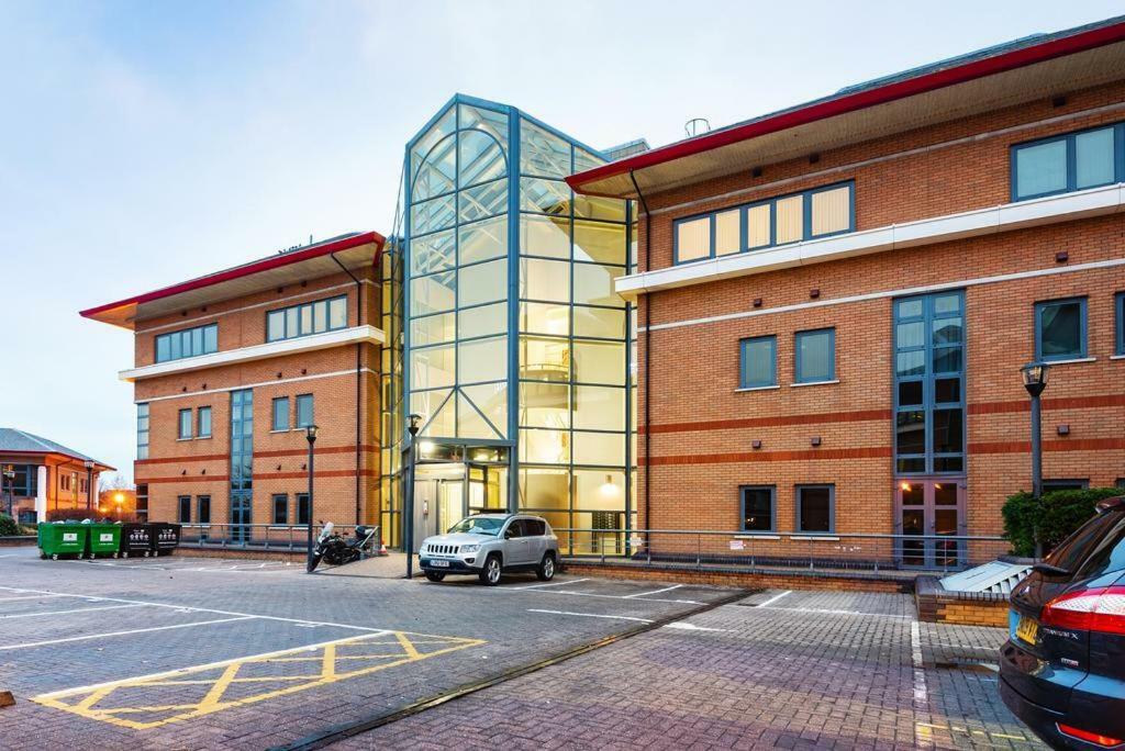 Mondial Apartments At Heathrow Harmondsworth Exterior photo