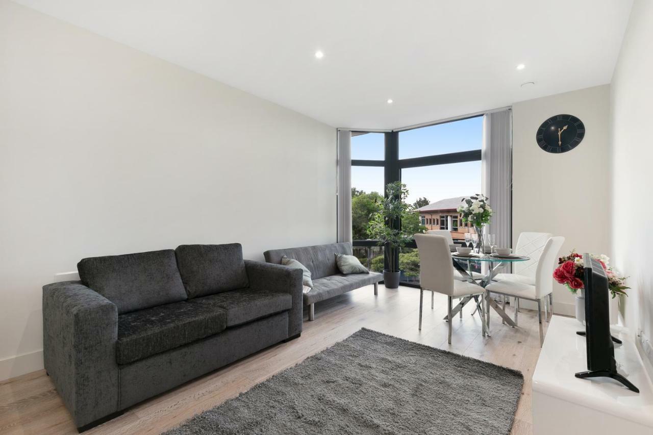 Mondial Apartments At Heathrow Harmondsworth Exterior photo